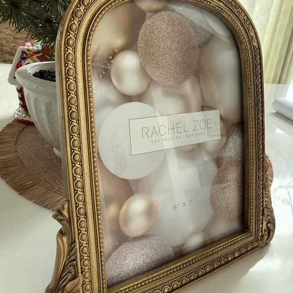 Rachel Zoe NWOT Victorian Gold Picture Frame 5x7 Cottagecore
Roses Farmhouse - Picture 2 of 5